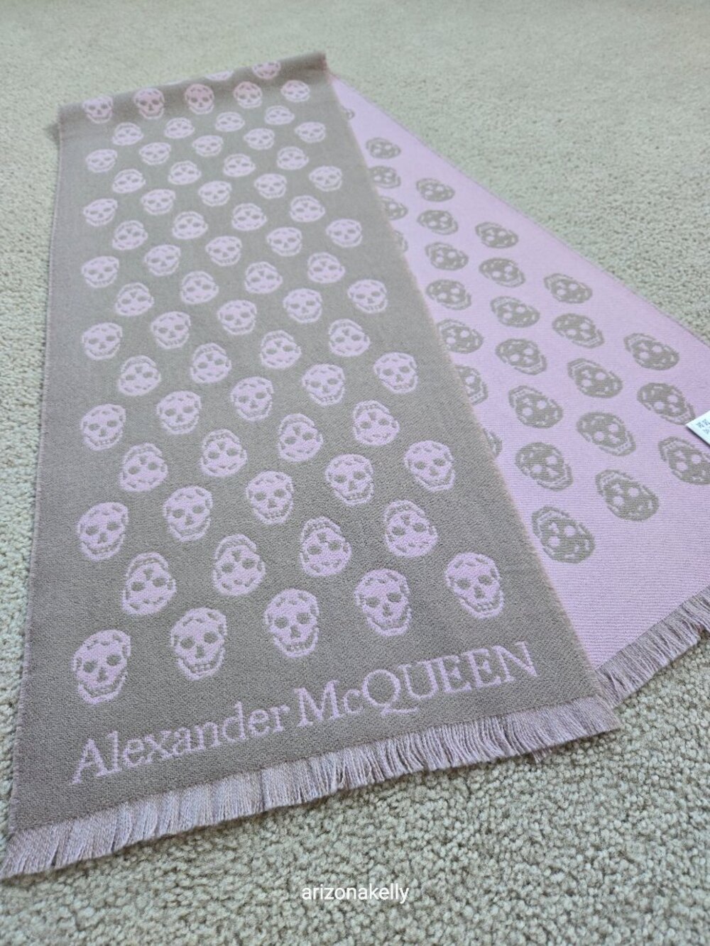 NWOT  McQueen Reversible Skull Scarf 100% Jacquard Wool PINK & TAUPE - Picture 13 of 14